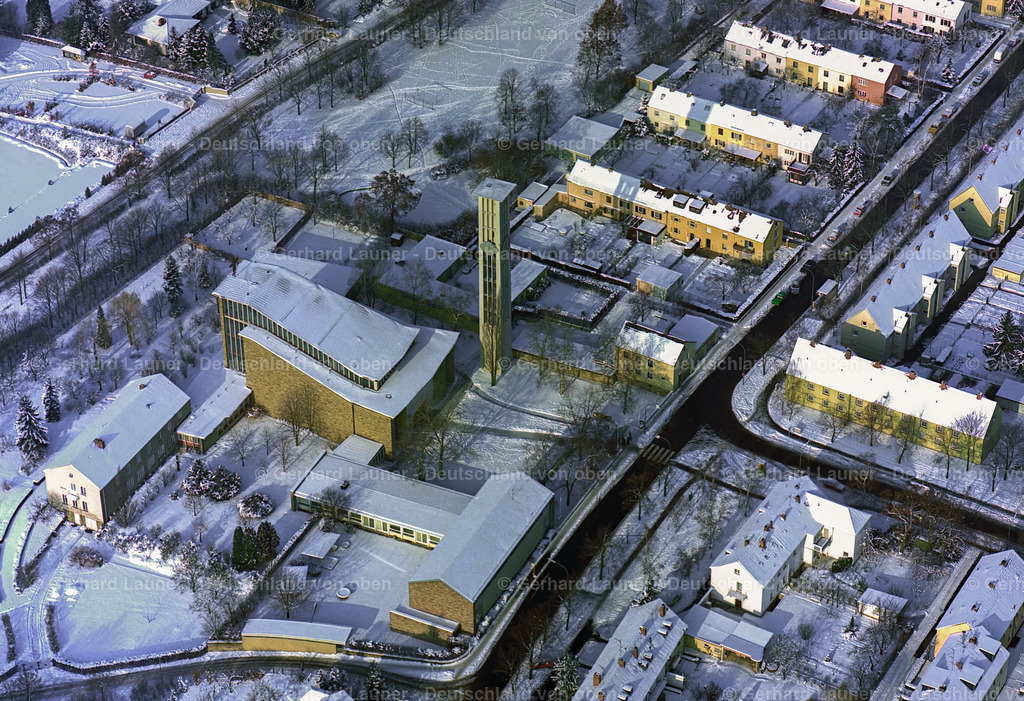 9101015 | St.Alfonskirche , Pfarrbüro St. AlfonsMatthias-Ehrenfried-Straße 297074 Würzburg im Winter