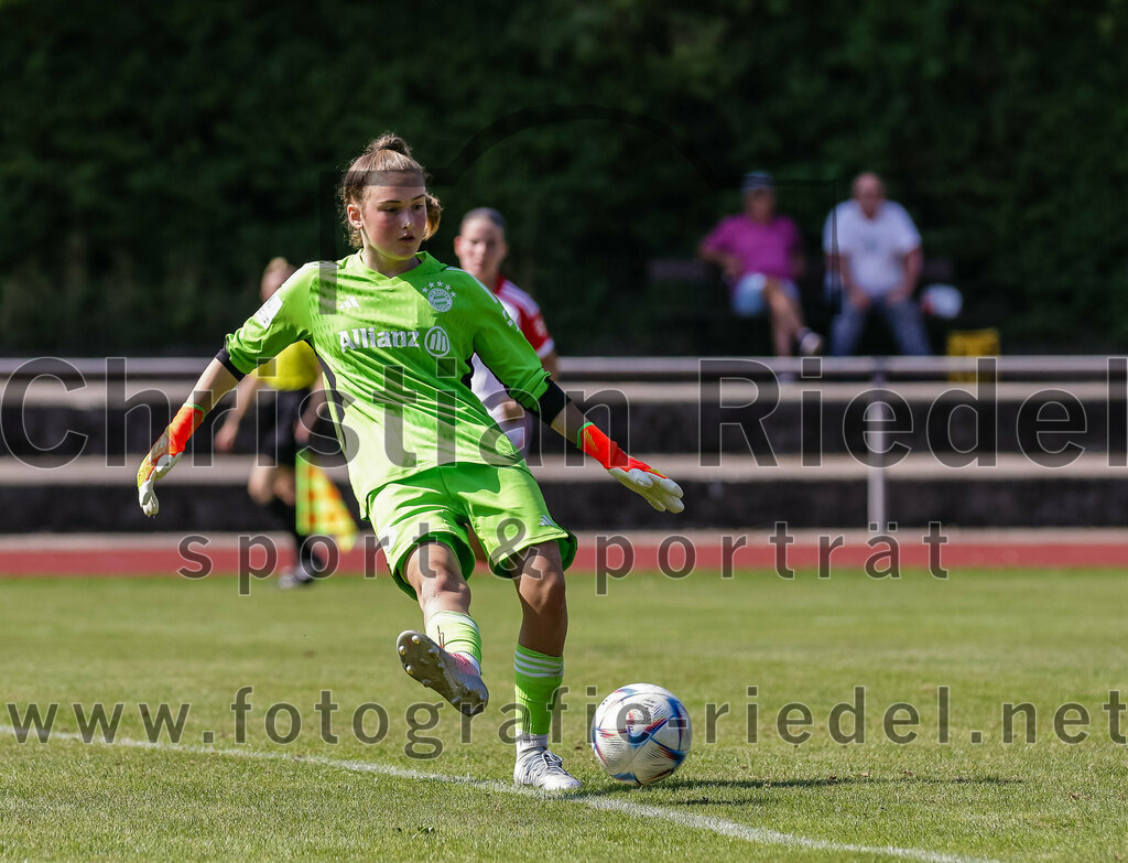 2023-09-09_036_FC_Bayern_Muenchen_gegen_SC_Freiburg | Aschheim, Deutschland, 09.09.2023:
Fußball, B-Juniorinnen-Bundesliga Süd 2023 / 2024, 1. Spieltag, FC Bayern München gegen SC Freiburg, Endergebnis: 4:0

Foto: Christian Riedel / fotografie-riedel.net