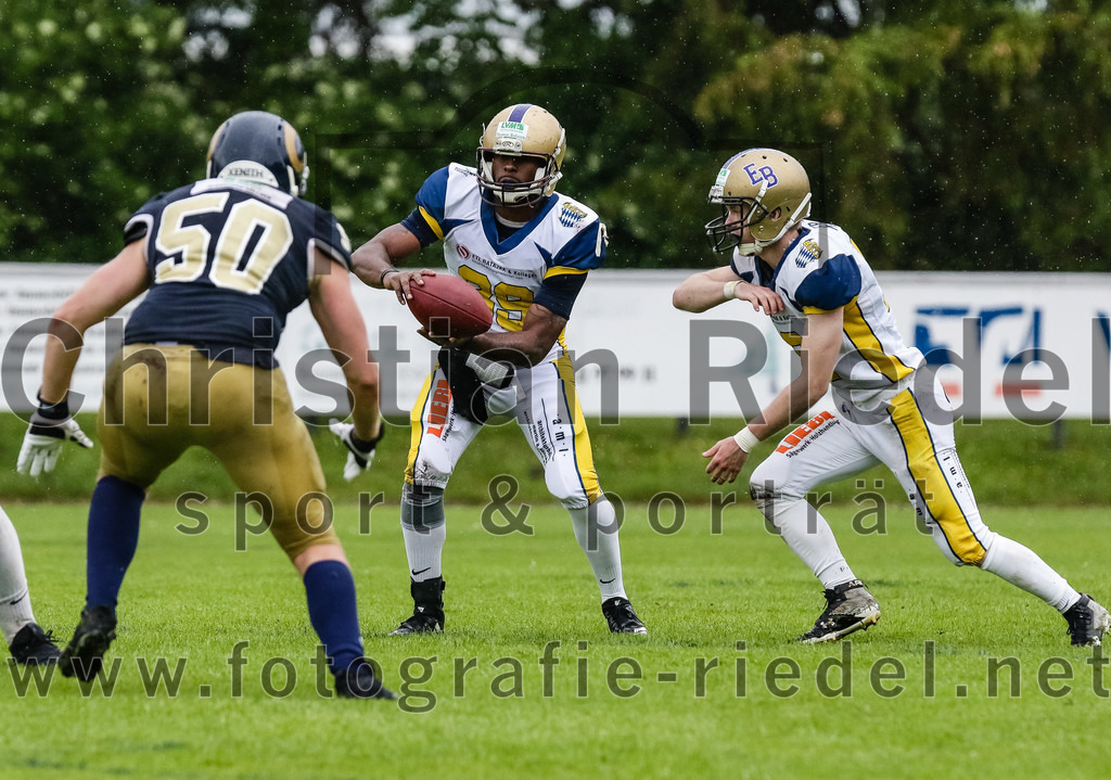 2022-05-29_035_Erding_Bulls_gegen_Nuernberg_Rams | Erding, Deutschland, 29.05.2022:
Fußball, Regionalliga 2022, 5. Spieltag, Erding Bulls gegen Nürnberg Rams, Endergebnis: 10:16

Foto: Christian Riedel / fotografie-riedel.net