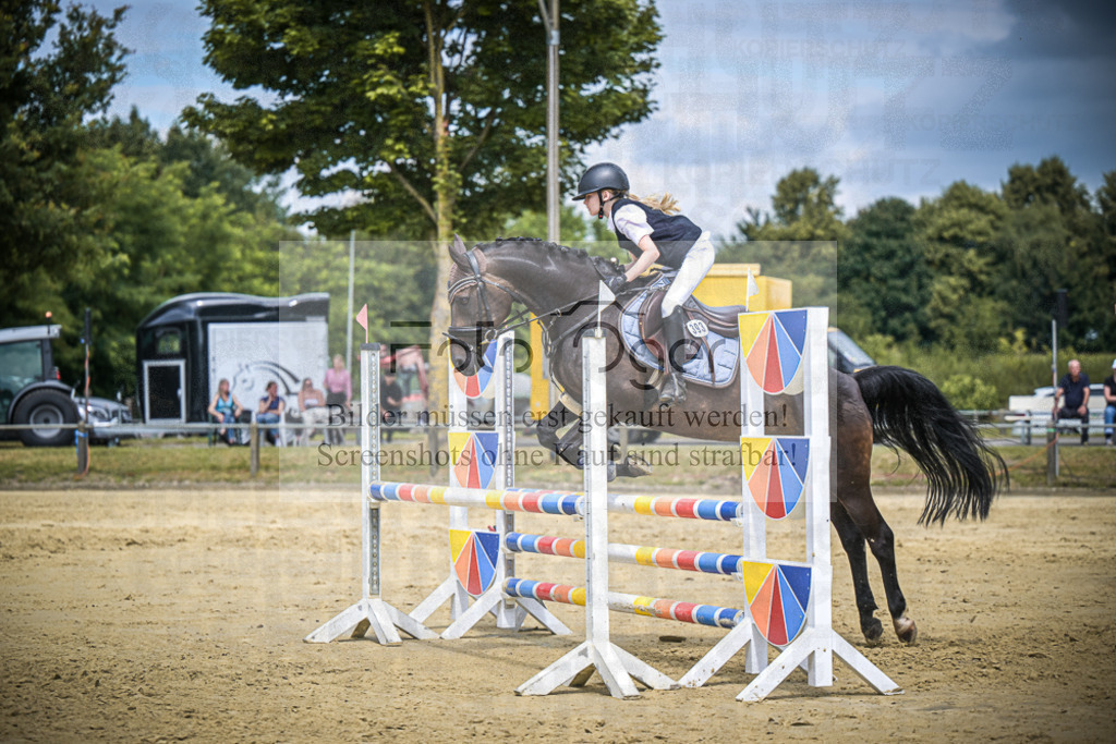 DOS_7688 | Entdecke hochwertige Reitturnierfotos von Foto Oger. Professionell, emotional und authentisch – jetzt Lieblingsmomente im Shop bestellen.Deutschlandweite Turnierfotografie. - Realisiert mit Pictrs.com