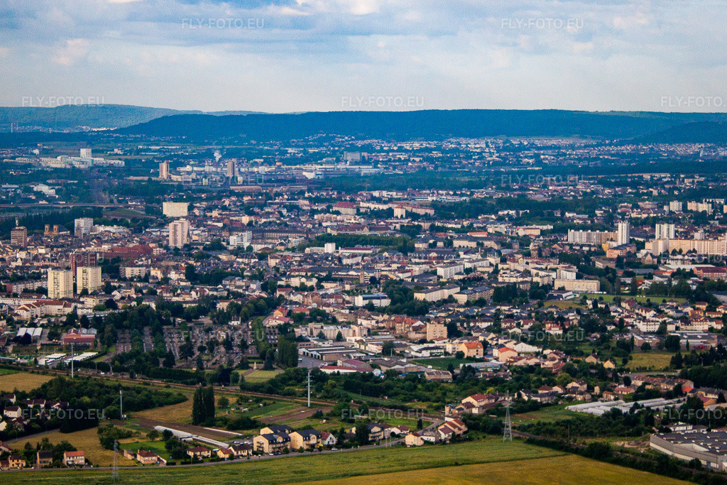 Vue aérienne: Vue de la ville à Thionville dans le département Moselle, France. Photo: IMG_50511.jpg prise le 23/06/2012 par Werner Riehm/FLY-FOTO.eu – Résolution de l'original: 4241 x 2828 px