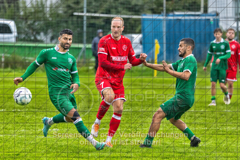 20261011_153715_0217-Bearbeitet_(c)_by_PhotoPeet | Josip Skrobic (1.FC Donzdorf #07) und Johannes Kör (KSG Eislingen #07)KSG Eislingen (grün) vs. 1.FC Donzdorf (rot), Fußball, Bezirksliga - Bezirk Neckar/Fils, 07. Spieltag, Saison 2026/2027, Rasensportplatz, Albstraße 69, 73054 Eislingen, 11.10.2026 - 15:00 Uhr,Foto: PhotoPeet / Sport- &amp; Eventfotografie / Peter Harich