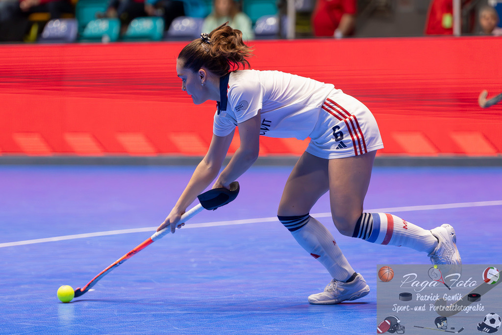 Volvo E.R.B. Final 4 Halbfinale Frauen: Mannheimer HC - Düsseldorfer HC, 25.01.2025 | Fiona Felber (Mannheimer HC #6) am Ball, Mannheimer HC - Düsseldorfer HC, Frankfurt, Süwag Arena, 25.1.2025 - Realisiert mit Pictrs.com