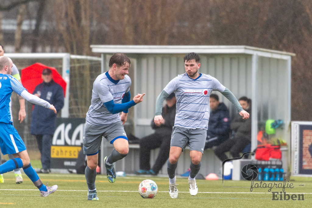 FC Rastede-Harpstedter TB | FC Rastede (grau)-Harpstedter TB (blau) am 22.02.2026 in Rastede (Sportanlage Köttersweg), Photo: Philip Eiben 2026 - Realisiert mit Pictrs.com