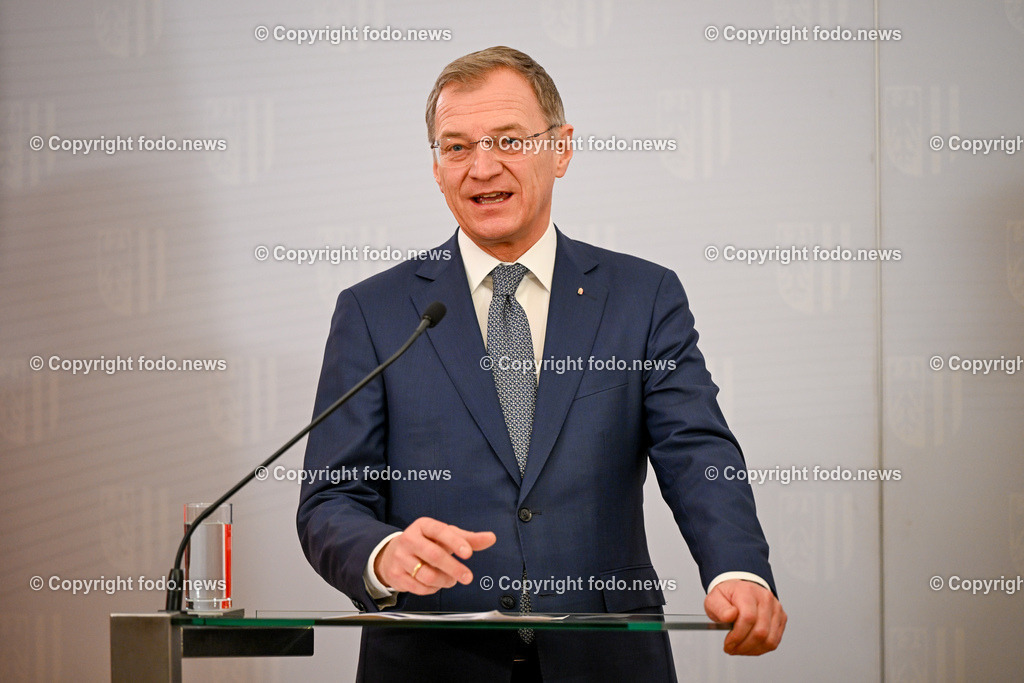 Pressekonferenz Land Ooe_ BM Karner_ LH  Stelzer_ 30.01.2024-29 | 30.01.2024, Linz, AUT, Pressekonferenz Land Ooe, BM Karner, LH Stelzer, Personaloffensive bei der Polizei – Rueckblick und Ausblick im Bild LH Thomas Stelzer (VP, Landeshauptmann Ooe)