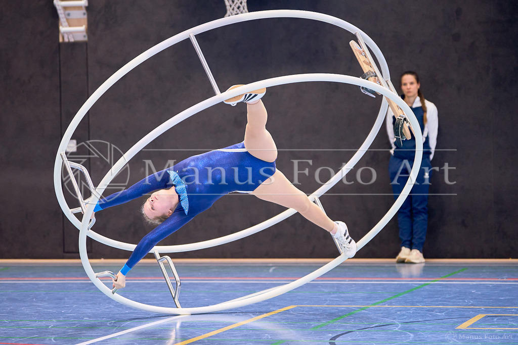 C-DSC02591 | Professionelle Sportfotografie in Hamburg, Schleswig-Holstein und Niedersachsen – spezialisiert auf Rhönrad, Geräteturnen, Leistungsturnen und rhythmische Sportgymnastik. Bundesweite Begleitung von Rhönrad-Events. Jetzt Sport-Fotos - Realisiert mit Pictrs.com