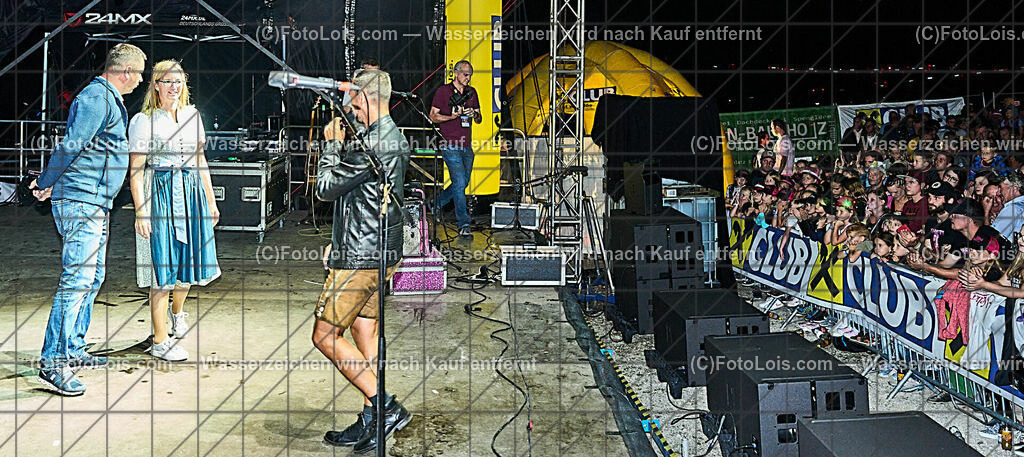 ALP8315_NASCHENWENG_Hollenstein_Zebenholzers | (C)FotoLois.com, Alois Spandl, Vorprogramm zum Konzert von Melissa NASCHENWENG auf BERGBAUERNTOUR beim KÖNIGSBERG OPEN AIR in Hollenstein, Interview mit Bürgermeisterin Manuela Zebenholzer, Sa 2. September 2023.