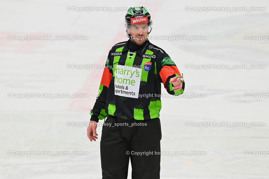 EC IDM WÄRMEPUMPEN VSV vs. EC Red Bull Salzburg | GROZNIK BOSTJAN Referee, EC IDM WÄRMEPUMPEN VSV vs. EC Red Bull Salzburg, EC IDM WÄRMEPUMPEN VSV vs. EC Red Bull Salzburg am 17.01.2025 in Villach (Stadthalle Villach), Austria, (Photo by Bernd Stefan)