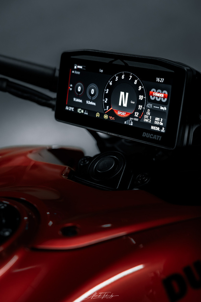 Ducati xDivael V4 | Entdecken Sie die faszinierende Welt von Alexander Tschuncky Arts: Kreative Fotografie, atemberaubende Automobilkunst und hochwertiger Bilderdruck. Lassen Sie sich inspirieren! - Realisiert mit Pictrs.com