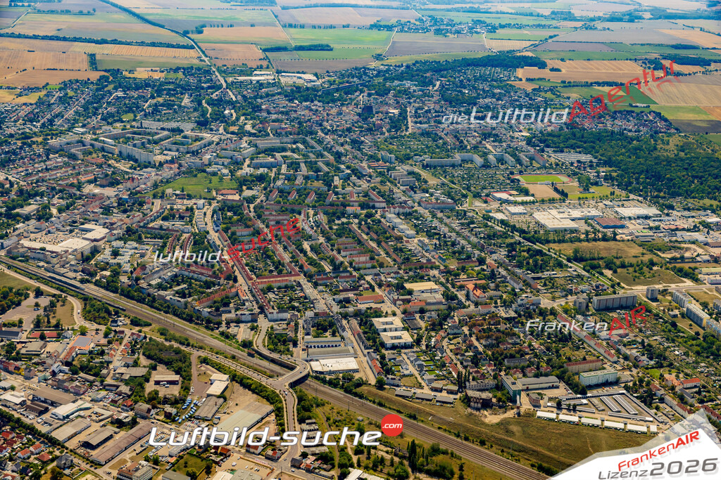 Stadt Schönebeck von Oben- Die Luftaufnahme wurde 2025 vom UL-Flugzeug heraus erstellt ( keine Drohnenaufnahme ) - Hochauflösende Luftaufnahme - für Wandbilder und großformatige Ausdrucke geeignet. Das besondere Geschenk!Hier alle&nbsp;Infos zur Lizenzierung der LuftaufnahmeWir fliegen auch dieses Jahr wieder in Ihre Region um Luftbilder zu erstellen.- Luftbild anfragen