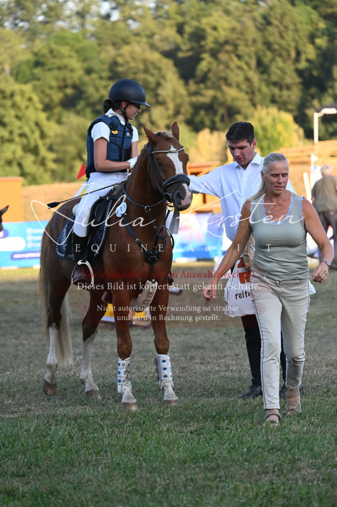 DSC_9268 | Pferde- und Turnierfotografie in Westsachsen. Pferdeportraits, Auftragszeichnungen und intuitive Kunst.