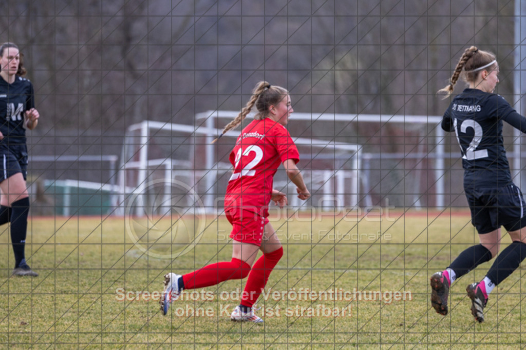 20250223_141045_0512 | #,1.FC Donzdorf (rot) vs. TSV Tettnang (schwarz), Fussball, Frauen-WFV-Pokal Achtelfinale, Saison 2024/2025, Rasenplatz Lautertal Stadion, Süßener Straße 16, 73072 Donzdorf, 23.02.2025 - 13:00 Uhr,Foto: PhotoPeet-Sportfotografie/Peter Harich