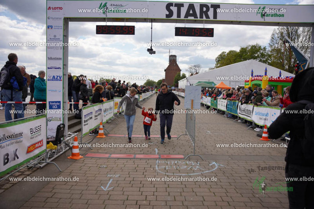 FSC05647 | Willkommen im Bildershop des Tangermünder Elbdeichmarathons. Die Bilder wurden größtenteils mit Startnummern hinterlegt.  Bitte verwenden Sie die Suchfunktion ("Suche"-Button links oben). - Realisiert mit Pictrs.com