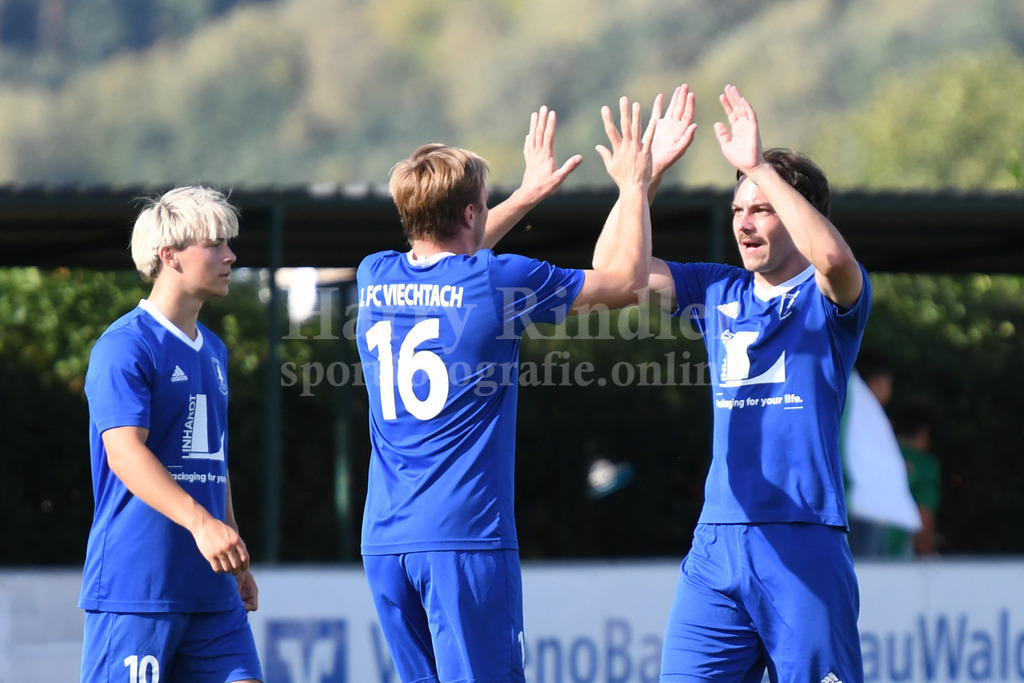 1. FC Viechtach | Torjubel beim 1. FC Viechtach - Realisiert mit Pictrs.com