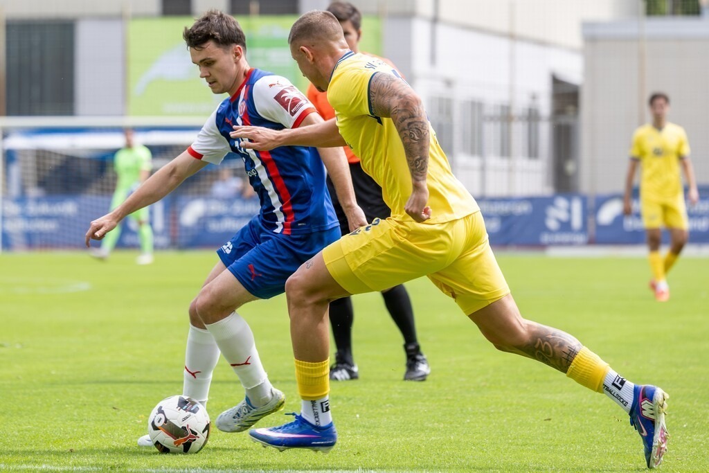 Fußball, Oberliga Baden-Württemberg 2025/26, 34. Spieltag: VfR Mannheim gegen SV Oberachern | Fußball, Oberliga Baden-Württemberg 2025/26, 34. Spieltag: VfR Mannheim gegen SV Oberachern***Am Ball: Kevin Krüger (8, Mannheim) - Realisiert mit Pictrs.com