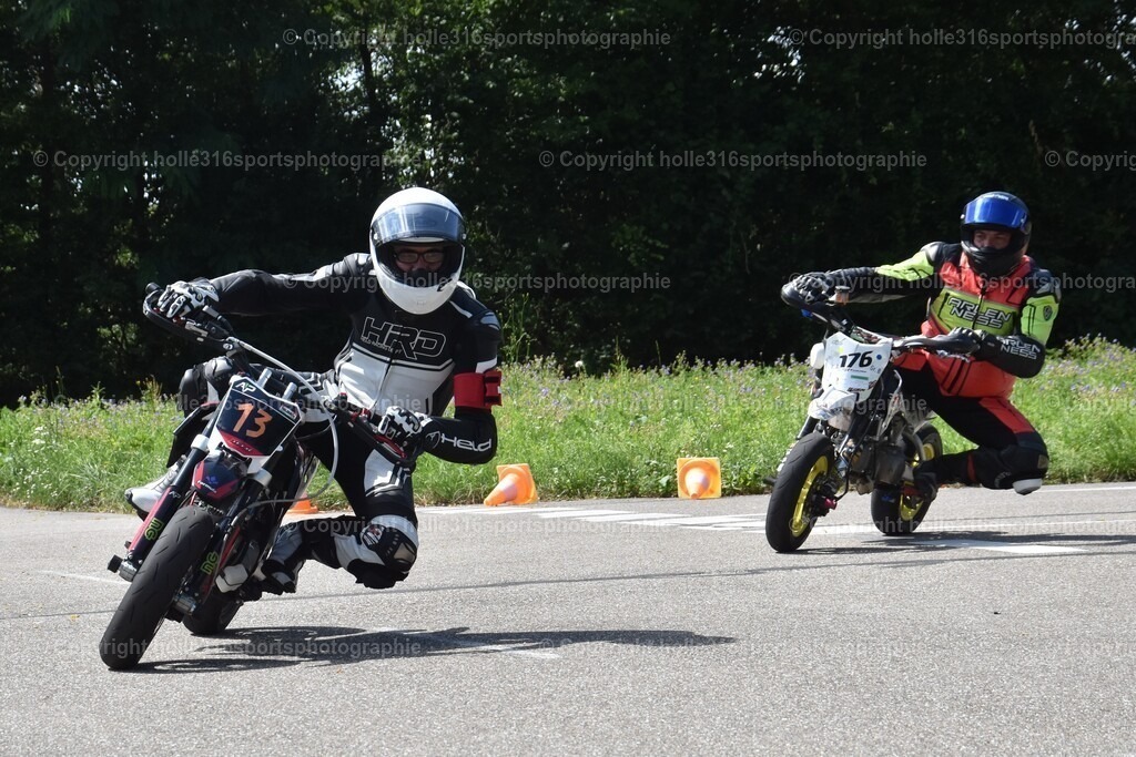 DSC_0321 | Sportfotografie , Motorsport, Motoross, Reitsport, Mointainbike, Enduro,
Landschaft , Outdoor, Eventfotografie, Landschaft, Bilder online bestellen - Realisiert mit Pictrs.com