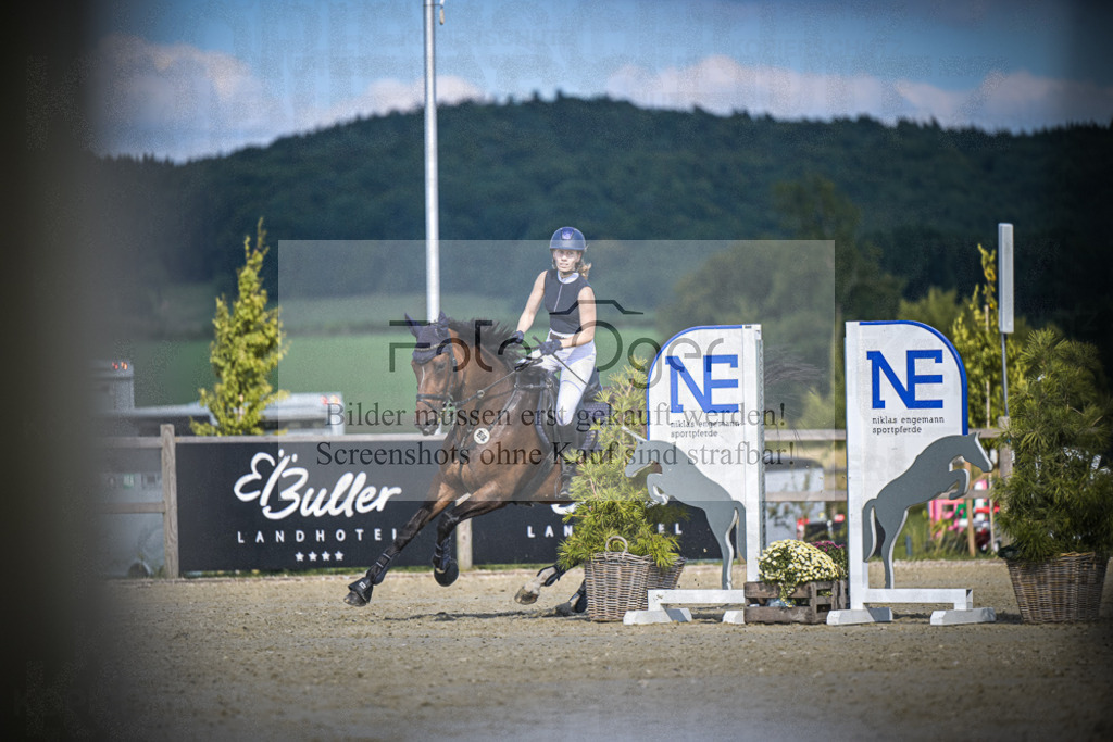 DOS_0796 | Entdecke hochwertige Reitturnierfotos von Foto Oger. Professionell, emotional und authentisch – jetzt Lieblingsmomente im Shop bestellen.Deutschlandweite Turnierfotografie. - Realisiert mit Pictrs.com