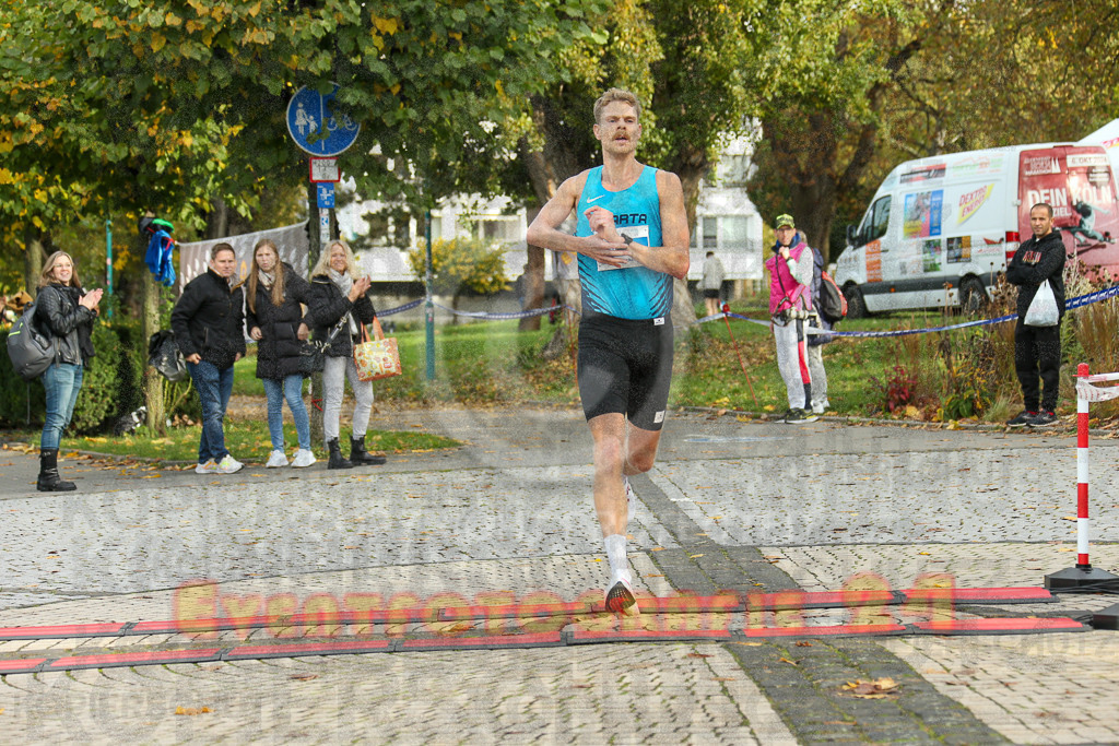241020_0953_EX1_7223 | Sportfotografie im Rhein-Sieg Kreis, Köln, Bonn, NRW, Rheinland Pfalz, Hessen, etc. Unser Tätigkeitsfeld umfasst den Laufsport vom Volkslauf über den Marathon, Duathlon, Triathon bis zum Ultralauf wie Kölnpfad Ultra oder Schindertrail.