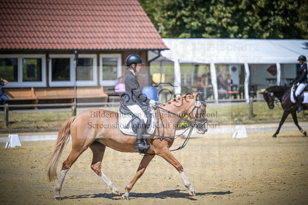 DOS_5847 | Entdecke hochwertige Reitturnierfotos von Foto Oger. Professionell, emotional und authentisch – jetzt Lieblingsmomente im Shop bestellen.Deutschlandweite Turnierfotografie. - Realisiert mit Pictrs.com