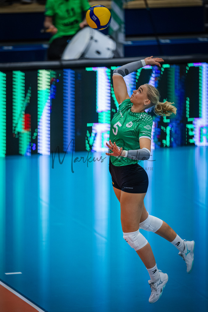 Volleyball, 1. Bundesliga Frauen, Hauptrunde, 8. Spieltag, Saison 2025/2026: USC Münster - Dresdner SC | 1. Bundesliga Frauen, Hauptrunde, 8. Spieltag, Saison 2025/2026, USC Münster empfängt Dresdner SC in der Sporthalle Berg Fidel in Münster. Foto: sportfotografie.ms | Markus Paletta - Realisiert mit Pictrs.com