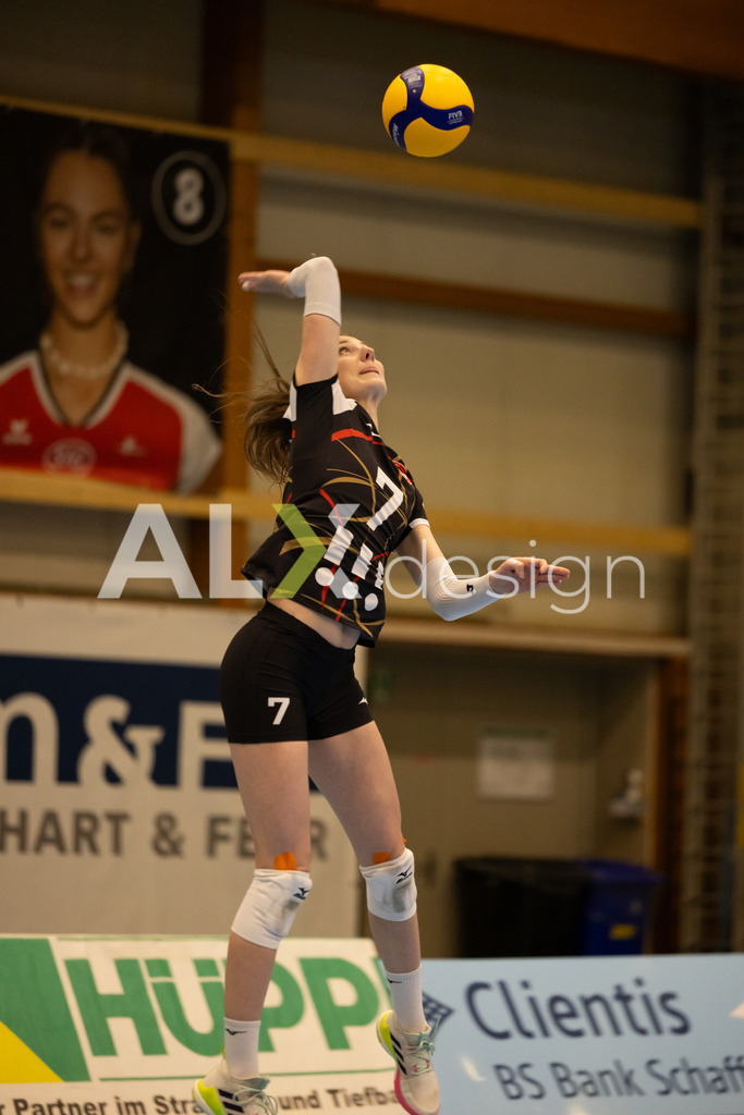 Volleyball I Frauen I Saison 2025-2026 I CEV Volleyball Challenge Cup 2026 | Women I 16th Finals I VC Kanti Schaffhausen - TJ Ostrava I 03.12.2025 | TJ Ostrava - 7 Andrea Štrbová (SVK) – Diagonalangriff - Realisiert mit Pictrs.com