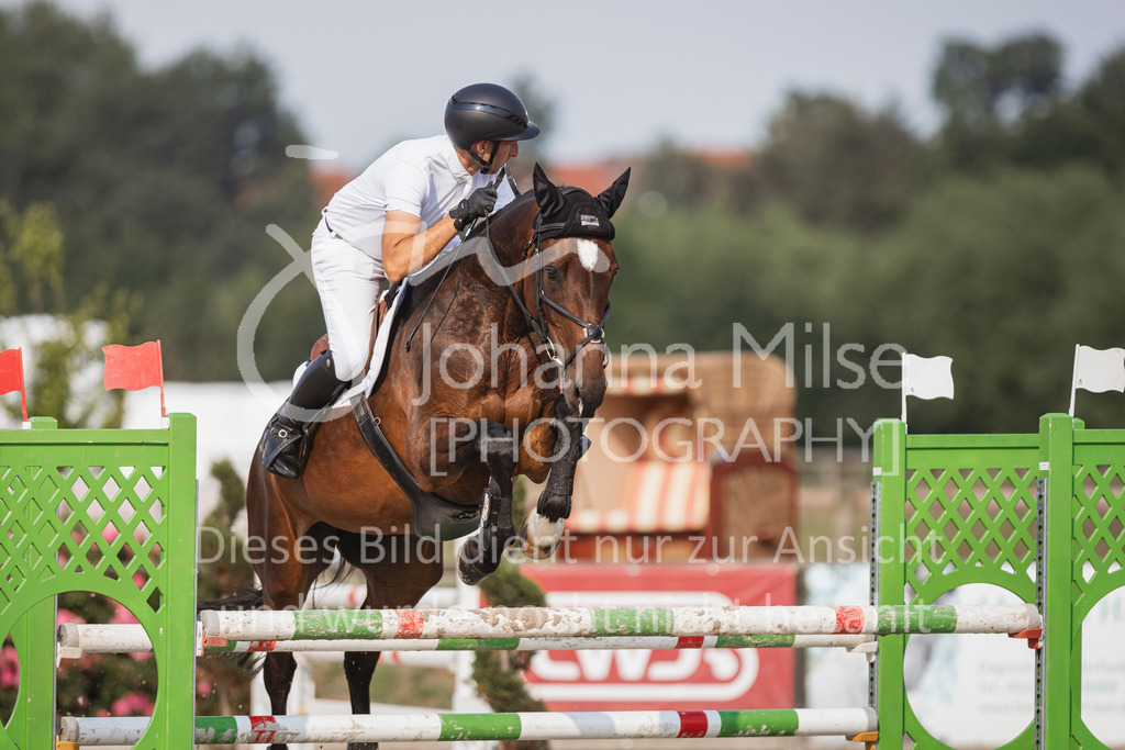 240627_LüPfSpTa_SprPf-M-255 | Deine schönsten Turniermomente als professionelle Fotos! Entdecke hochwertige Pferdesport-Fotografie im Online-Shop. Jetzt Fotos finden & bestellen!