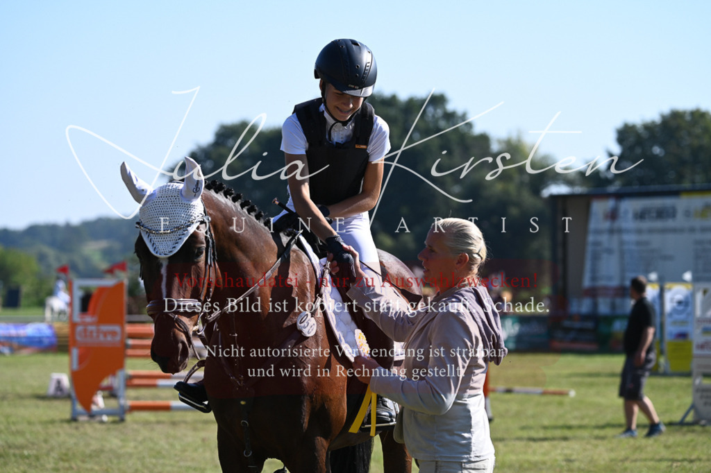 DSC_5360 | Pferde- und Turnierfotografie in Westsachsen. Pferdeportraits, Auftragszeichnungen und intuitive Kunst.