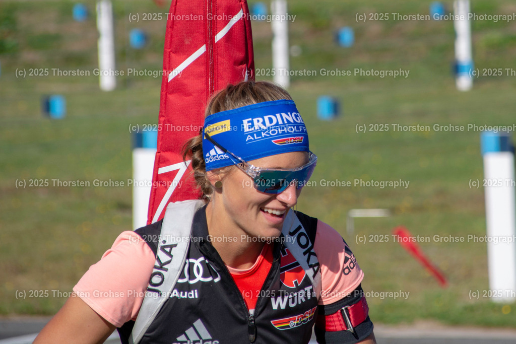 Deutsche Meisterschaften Biathlon 2018 | Deutsche Meisterschaften Biathlon 2018, Massenstart Frauen am 15.09.2018 in der DKB SKI ARENA in Oberhof, (Deutschland)

Bild: Vanessa Hinz vom SC Schliersee / Zoll (11) - Realisiert mit Pictrs.com