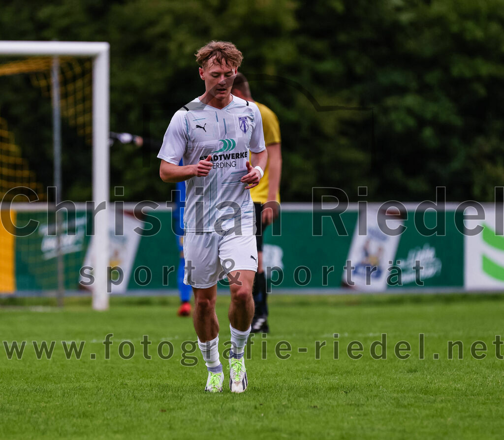 2023-08-09_084_FC_Moosinning_II_gegen_SpVgg_Altenerding | Moosinning, Deutschland, 09.08.2023:
Fußball, Kreisliga 2023 / 2024, 3. Spieltag, FC Moosinning II gegen SpVgg Altenerding, Endergebnis: 1:1

Marc Winkelmann (SpVgg Altenerding, #20)

Foto: Christian Riedel / fotografie-riedel.net