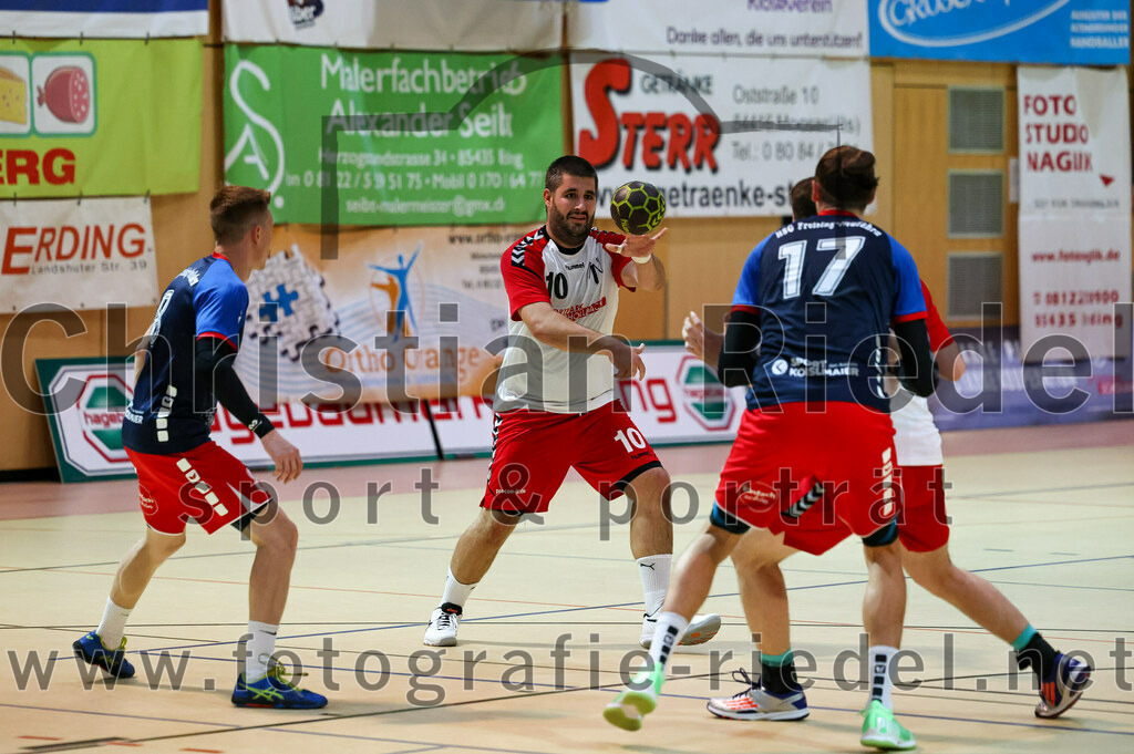 2022-09-24_056_SpVgg_Altenerding_gegen_HSG_Freising-Neufahrn | Erding, Deutschland, 24.09.2022:
Handball, Bezirksoberliga Männer 2022 / 2023, 2. Spieltag, SpVgg Altenerding gegen HSG Freising-Neufahrn, Endergebnis: 18:26

Konstantin Vopel (HSG Freising-Neufahrn, #8), Christian Loris (SpVgg Altenerding, #10)

Foto: Christian Riedel / fotografie-riedel.net