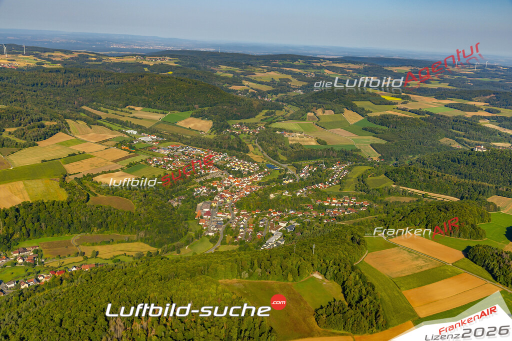 Das Luftbild zeigt :  Heiligenstadt in Oberfranken - Die Luftaufnahme wurde 2024 vom UL-Flugzeug aus erstellt ( keine Drohne ) - Hochauflösende Luftaufnahme - Für grossformatige Ausdrucke geeignet. Die Geschenkidee !Mit Lizenz und Bildrechte bestellbar