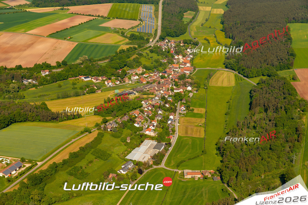 Das Luftbild zeigt : Kirchfembach Langenzenn - Die Luftaufnahme wurde 2024 vom UL-Flugzeug aus erstellt ( keine Drohne ) - Hochauflösende Luftaufnahme - Für grossformatige Ausdrucke geeignet. Die Geschenkidee !Mit Lizenz und Bildrechte bestellbar