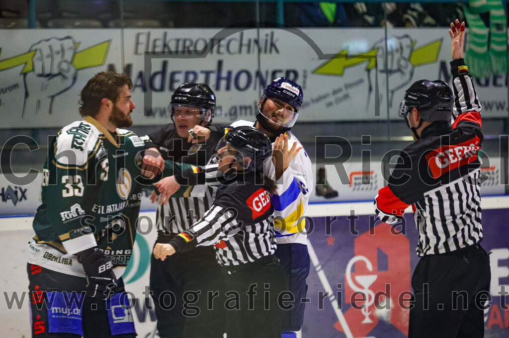 2026-01-09_046_TSV_Erding_gegen_Stuttgart_Rebels | Erding, Deutschland, 09.01.2026:Eishockey, Oberliga Süd 2025 / 2026, 35. Spieltag, TSV Erding gegen Stuttgart Rebels, Endergebnis: Marc Schmidpeter (Erding Gladiators, #33)Foto: Christian Riedel / fotografie-riedel.net