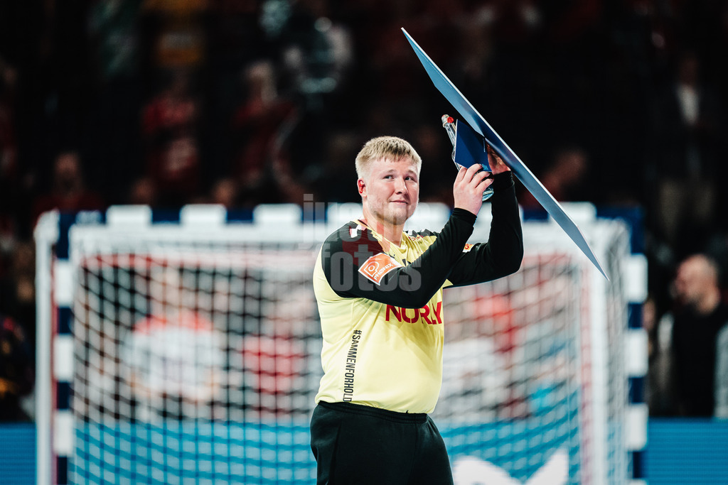 Handball | Herren | EHF EURO 2024 | European Championshop Men 2024 Final Tournament | Norwegen vs. Dänemark | 21.01.2024 | Emil Nielsen (#12, , Dänemark, DEN) wird von den Fans zum wichtigsten Spieler gewählt und applaudiert