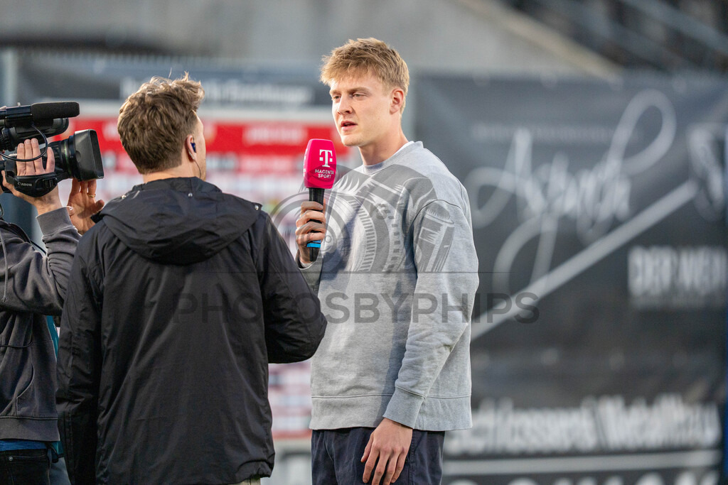 VfB Stuttgart II vs. SSV Ulm 1846 Fussball, Fussball, 3. Liga, 32. Spieltag, 08.04.2026 | Maximilian Herwerth (VfB Stuttgart II, #04) im Interview in der Halbzeit,VfB Stuttgart II vs. SSV Ulm 1846 Fussball, Fussball, 3. Liga, 32. Spieltag, 08.04.2026DFB regulations prohibit any use of photographs as image sequences and/or quasi-video