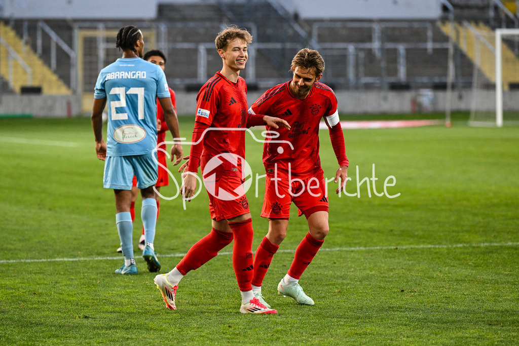 FC Bayern Amateure - Türkgücü München | Wieder zurueck auf em Platz - Moritz MOSANDL (FC Bayern Muenchen II 15) / Einzelfoto / Freisteller / Regionalliga Bayern: FC Bayern Muenchen II - Tuerkguecue Muenchen, Gruenwalder Stadion am 09.05.2025