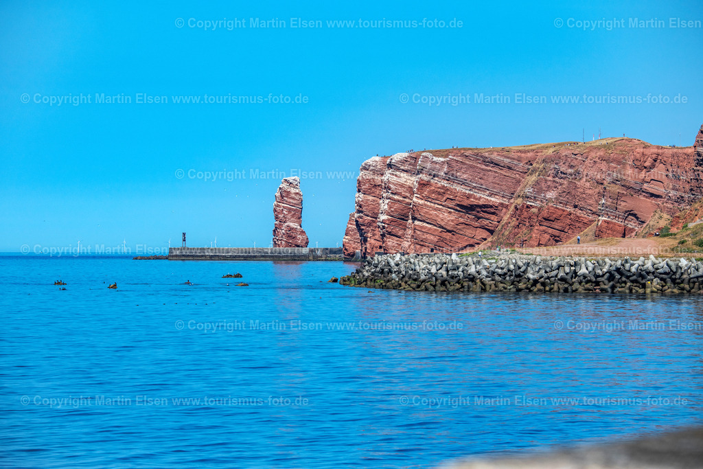 Helgoland Lange Anna_ELS_3287030818 | Helgoland - Aufnahmedatum: 02.08.2018, Aufnahmehöhe:  m, Koordinaten:  - , Bildgröße: 7887 x  5258 Pixel - Copyright 2018 by Martin Elsen, Kontakt: Tel.: +49 157 74581206, E-Mail: info@schoenes-foto.deSchlagwörter:Schleswig-Holstein,Landkreis Pinneberg,Düne,Hochseeinsel,Börteboote,Meer,Küste,Halunder,Oberland,Unterland,Strand,Seehunde,Robben,Lange Anna,Felsen,Roter Felsen,Luftbild,Luftbilder,Bastölpel - Realisiert mit Pictrs.com