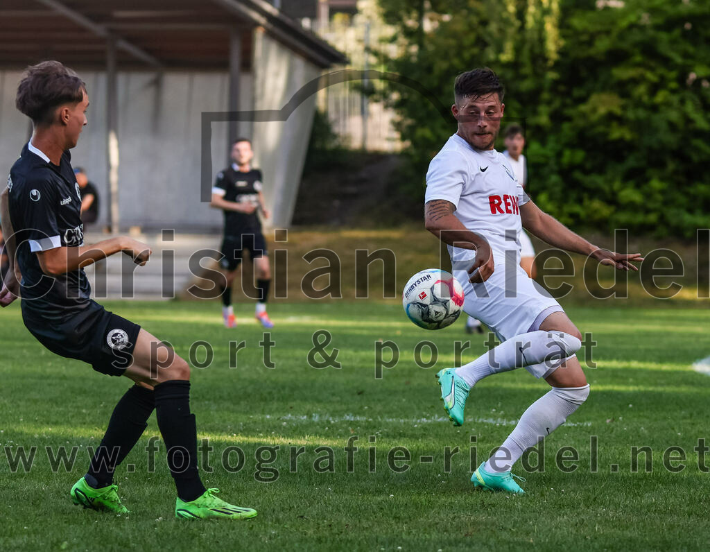 2023-07-18_054_FC_Herzogstadt_gegen_FC_Eitting | Erding, Deutschland, 18.07.2023:
Fußball, TOTO Pokal 2023 / 2024, 1. Spieltag, FC Herzogstadt gegen FC Eitting, Endergebnis: 2:4 n.E.

Emil Schwarz (FC Herzogstadt, #11), Michael Schrödl (FC Eitting, #29)

Foto: Christian Riedel / fotografie-riedel.net