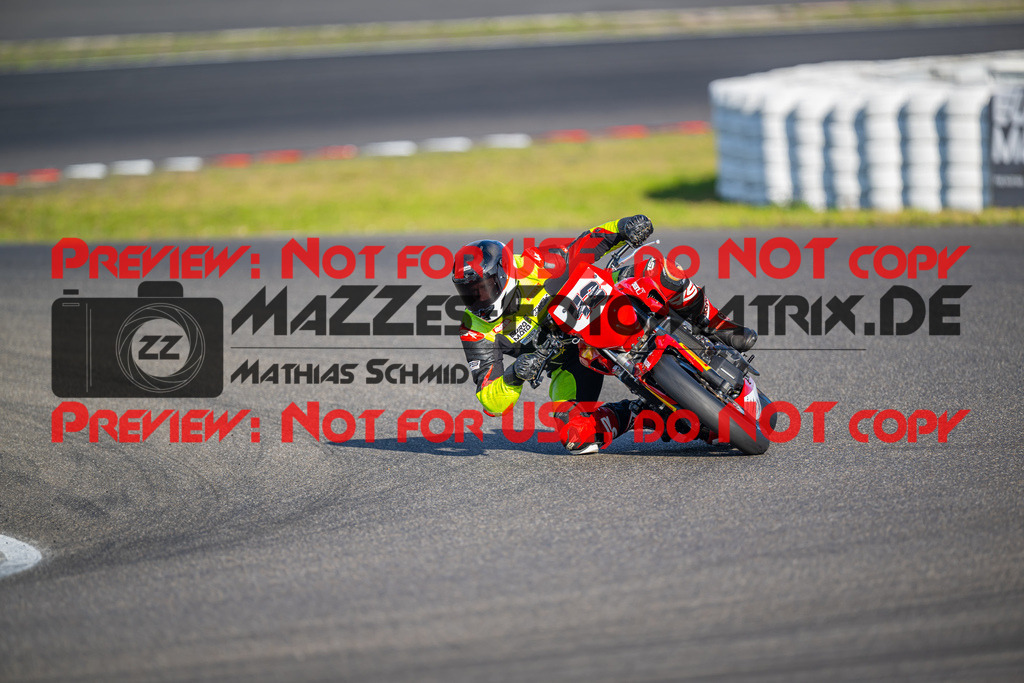 MaZZes-Fotomatrix-20260904-629204 | TWIN