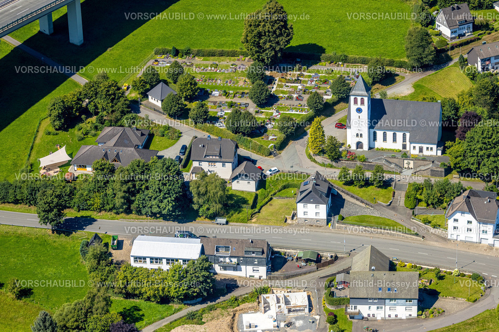 Drolshagen250809911 | Luftbild, St. Josef Kirche und Friedhof in Bleche, Kindergarten Die kleinen Strolche, Scheda, Drolshagen, Sauerland, Nordrhein-Westfalen, Deutschland