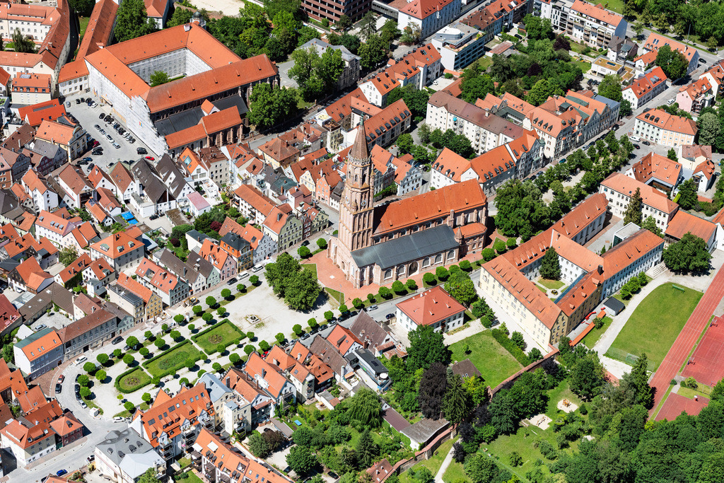 dr__0054427.jpg | LANDSHUT 12.06.2020 Kirchengebäude " St. Jodok " an der Straße Freyung in Landshut im Bundesland Bayern, Deutschland. // Church building " St. Jodok " in Landshut in the state Bavaria, Germany. Foto: Daniel Reiter