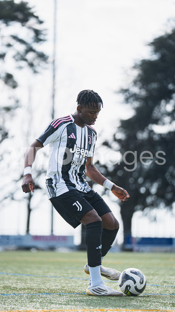 juv_lut_fmachado-0082 | Images from the Juniors B match between Juventus Academy and FC Lutry, played on 18 March 2026 in Lutry, Switzerland, featuring players, coaching staff and match action throughout the game.