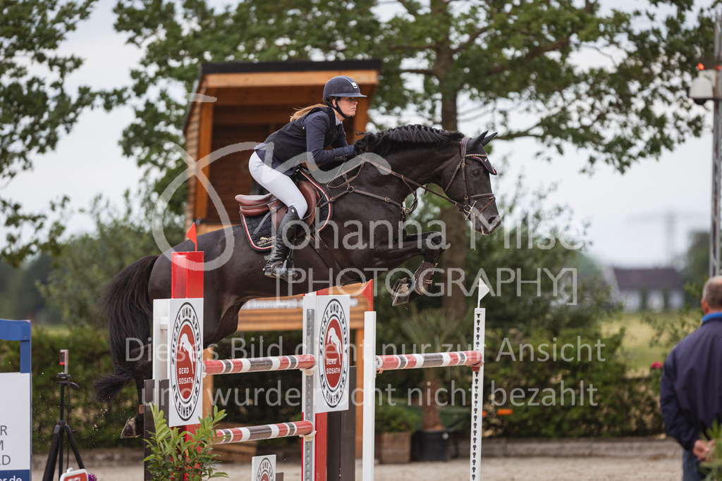 240614_Lemwerder_M2-Springen-489 | Deine schönsten Turniermomente als professionelle Fotos! Entdecke hochwertige Pferdesport-Fotografie im Online-Shop. Jetzt Fotos finden & bestellen!