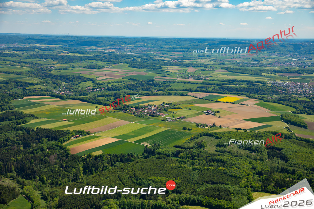 Klassische Luftaufnahme ohne Drohne zeigt:Leinweiler bei Schechingen - Die Luftbildaufnahme wurde 2025 vom UL-Flugzeug heraus erstellt ( keine Drohne ) - Hochauflösende Luftaufnahme -Nicht vergleichbar mit Google Maps oder Satelittenbilder- Die Geschenkidee !Mit Lizenz und Bildrechte bestellbar