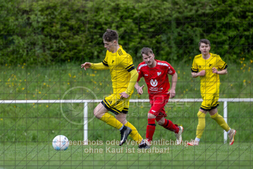 20260419_141916_0112 | #,TB Holzheim II (rot) vs. TSG Zell (gelb), Fußball, Kreisliga B7 - Bezirk Neckar/Fils, 23. Spieltag, Saison 2025/2026, Rasensportplatz, Jura, Manzenstraße 60, 73037 Göppingen, 19.04.2026 - 13:00 Uhr,Foto: PhotoPeet / Sport- &amp; Eventfotografie / Peter Harich