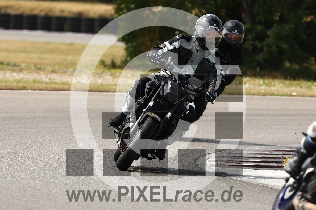 0081-20260530_01094 | Schöne Erinnerungen an spannende Momente - das festzuhalten ist unser Job. PIXELrace.de ist seit 2003 auf den Rennstrecken Europas unterwegs um die Action draußen beim Fahren und die wunderbare Stimmung imm Fahrerlager für euch einzufangen.