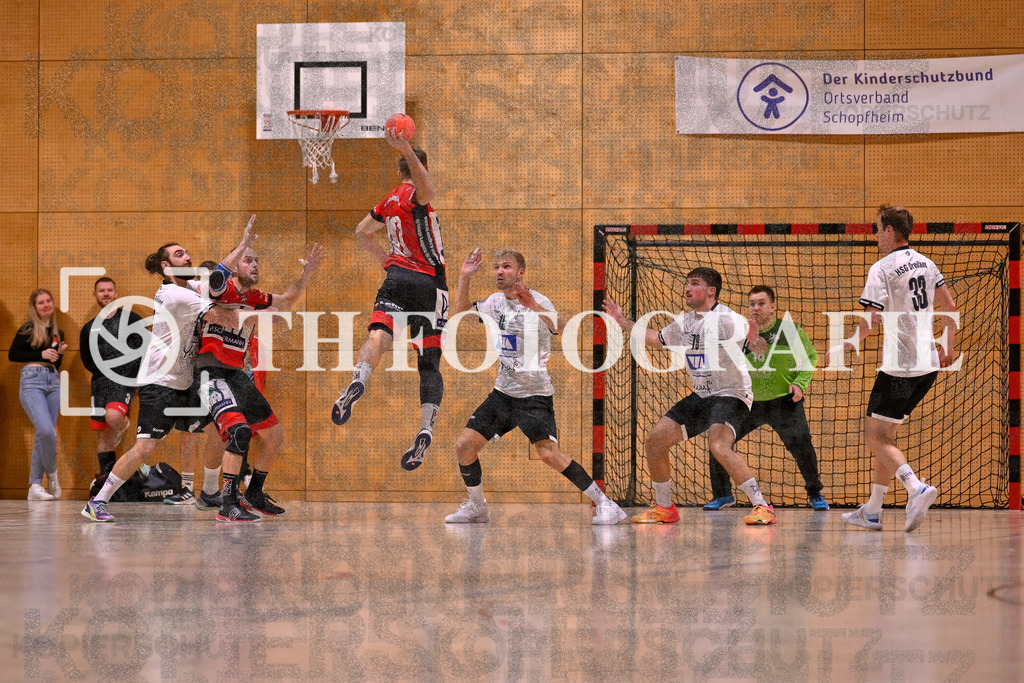 GER, SG Maulburg/Steinen - HSG Dreiland, Handball, Landesliga Suedbaden, 4. Spieltag, Saison 2024/2025, 12.10.2024 | Mika Buelow (SG Maulburg/Steinen, #10) wirft aufs Tor.GER, SG Maulburg/Steinen - HSG Dreiland, Handball, Landesliga Suedbaden, 4. Spieltag, Saison 2024/2025, 12.10.2024Foto: TH Fotografie/Thomas Hess