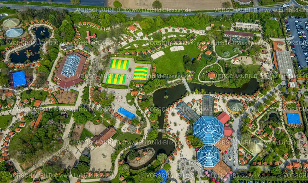Kevelaer240402795SpielparadiesIrrland | Luftbild, Spielparadies Freizeitpark Irrland, Bereich Irrland West mit See, Twisteden, Kevelaer, Niederrhein, Nordrheon-Westfalen, Deutschland