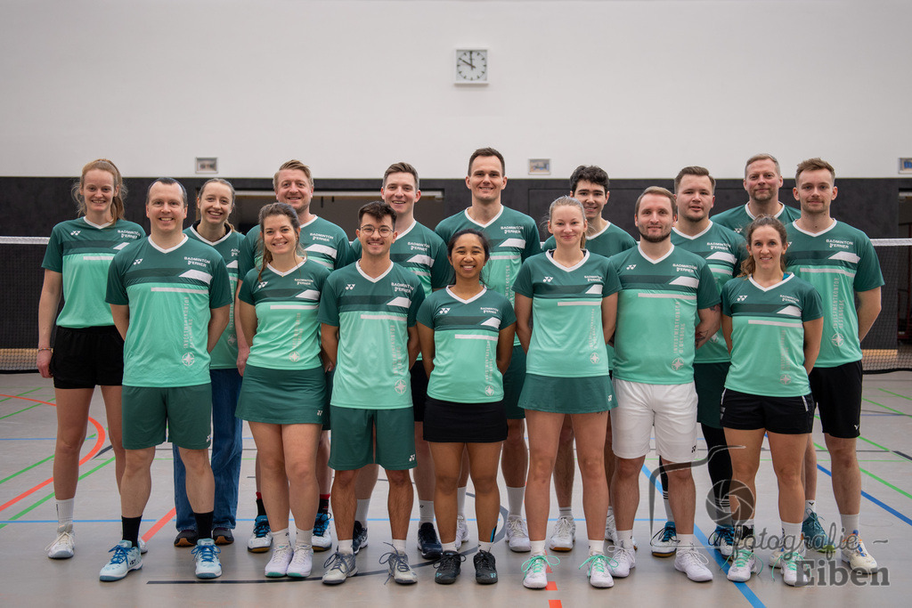Spieltag Badminton TV Metjendorf | Mannschaftsfoto TV Metjendorf 1. und 2. Mannschaft; Spieltag Badminton TV Metjendorf am 16.02.2025; in Wiefelstede / Metjendorf (Sporthalle Auf dem Kamp), Photo: Philip Eiben 2025 - Realisiert mit Pictrs.com