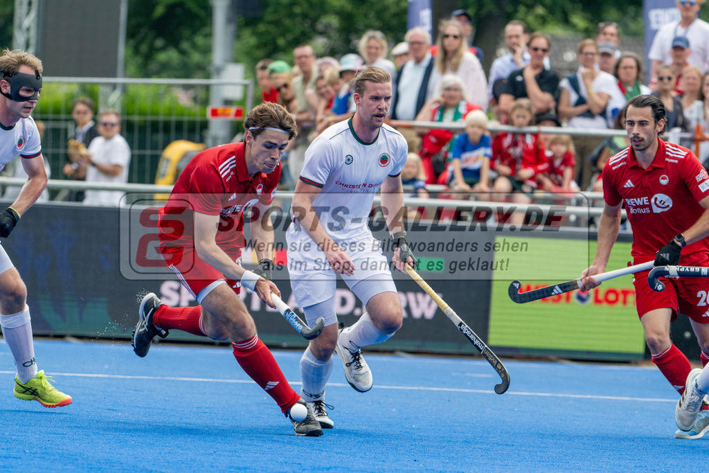 Final4_20250601-1447-Z09_4557 | Krefeld, Deutschland, 01.06.2025:  Feldhockey Final4 2025 – „Deutsche Feldhockey-Meisterschaften 2025“ Crefelder HTC - Rot-Weiss Köln (Finale Herren) im Gerd-Wellen-Hockeyanlage am 01.06.2025 in Krefeld, Deutschland. (Foto von Kramhöller/Fehrmann/Kaste)Krefeld, Germany, 01.06.2025: Feldhockey Final4 2025 – „Deutsche Feldhockey-Meisterschaften 2025“ Harvestehuder HTC - Düsseldorfer HC (Finale Damen) in Gerd-Wellen-Hockeyanlage at 01.06.2025 in Krefeld, Deutschland. (Foto from Kramhöller/Fehrmann/Kaste)